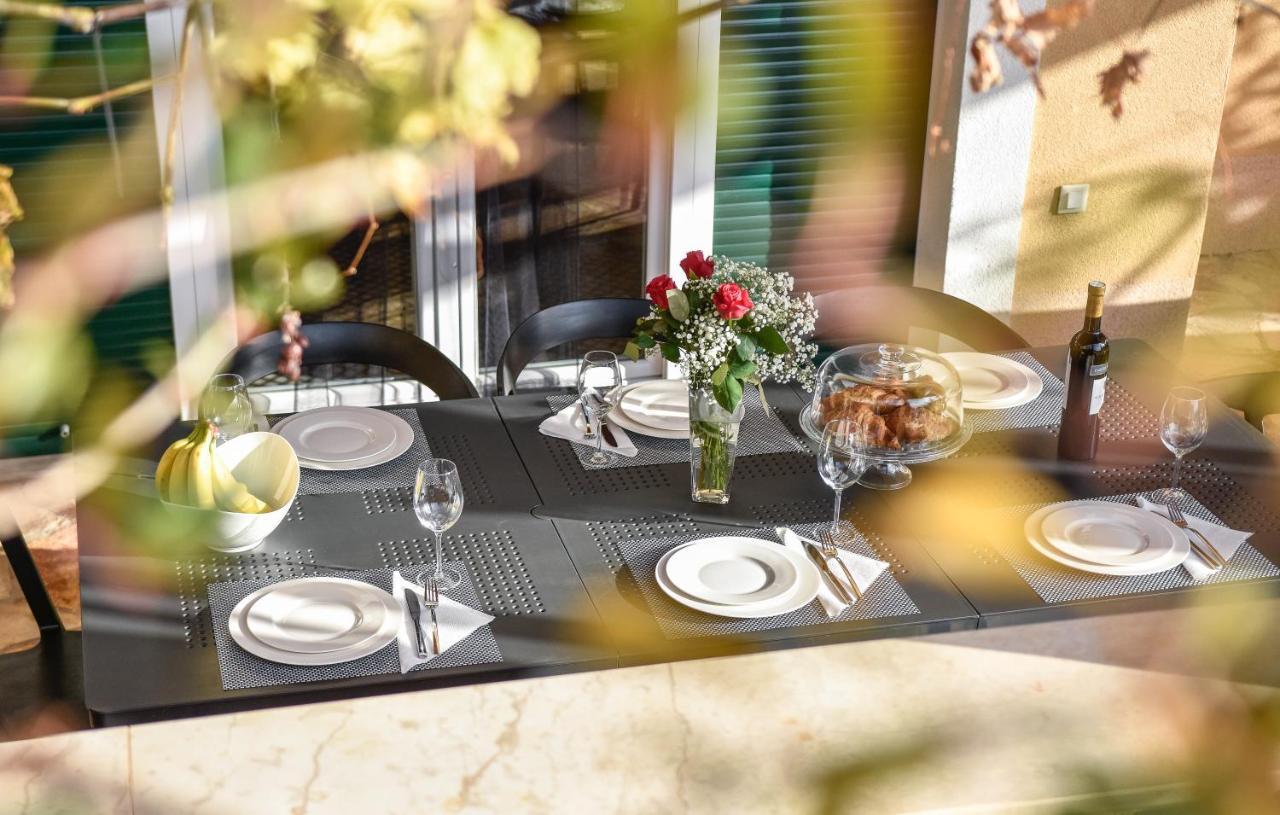 Mater - Luxuriously Equipped With A 15m Long Swimming Pool Zrnovnica