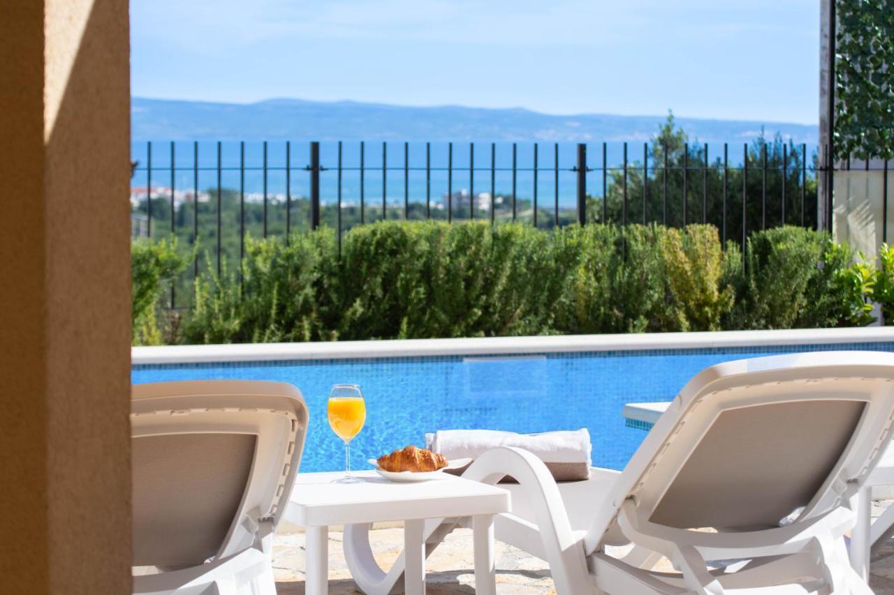 Mater - Luxuriously Equipped With A 15m Long Swimming Pool Vila Zrnovnica