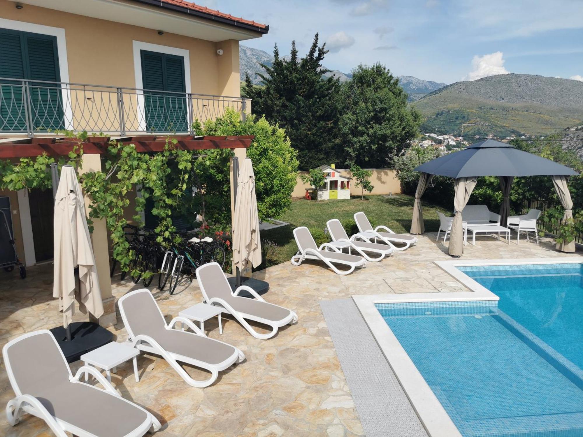 Vila Mater - Luxuriously Equipped With A 15m Long Swimming Pool Zrnovnica