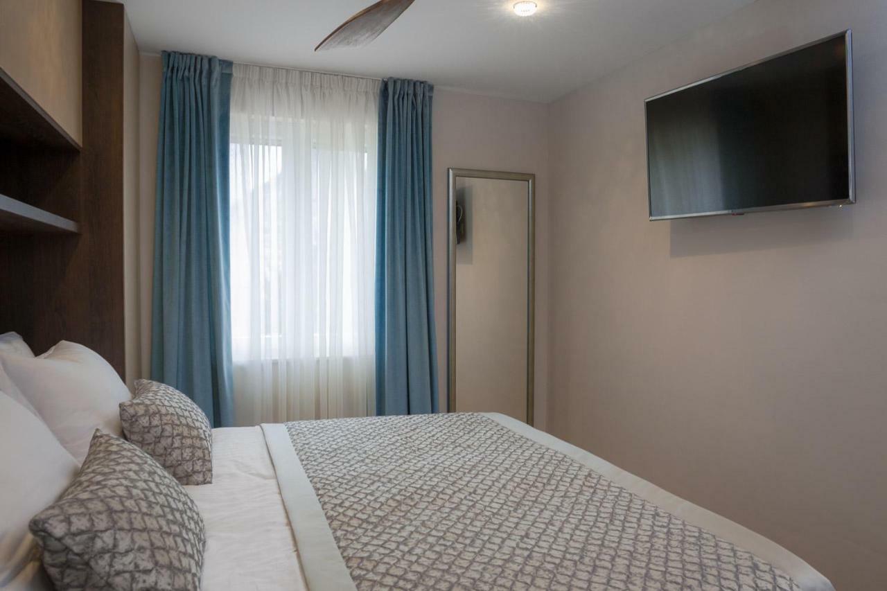 Mater - Luxuriously Equipped With A 15m Long Swimming Pool Villa Zrnovnica