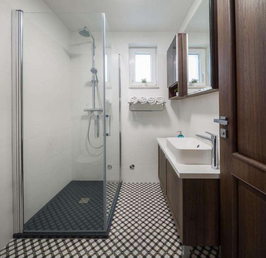 Mater - Luxuriously Equipped With A 15m Long Swimming Pool Vila Zrnovnica