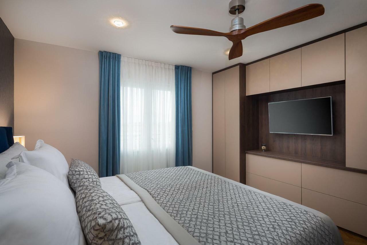 Mater - Luxuriously Equipped With A 15m Long Swimming Pool Vila Zrnovnica